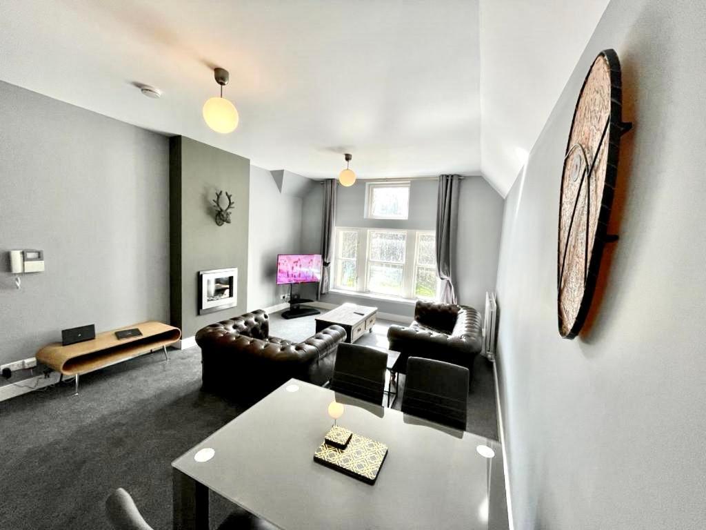 Serviced Accommodation Moray - Lesmurdie House 엘긴 외부 사진