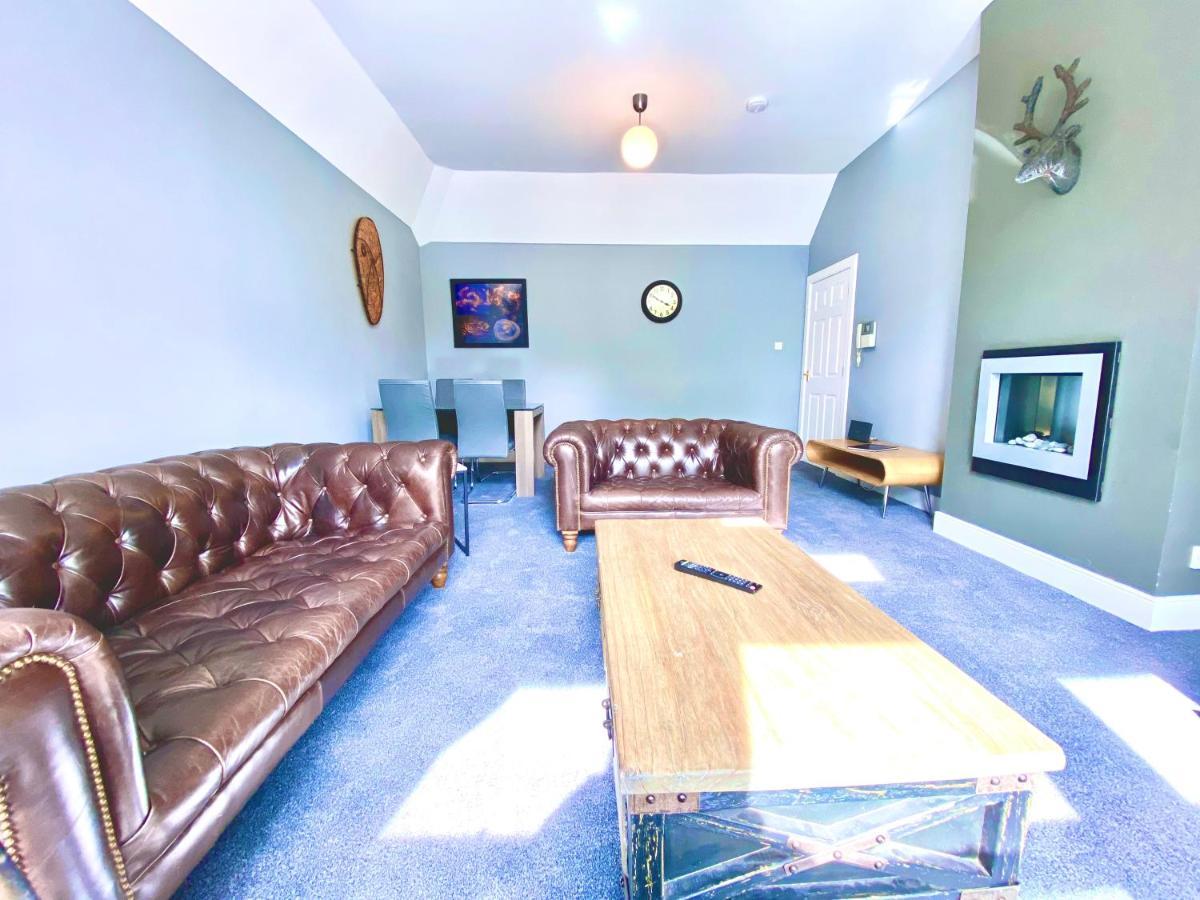 Serviced Accommodation Moray - Lesmurdie House 엘긴 외부 사진