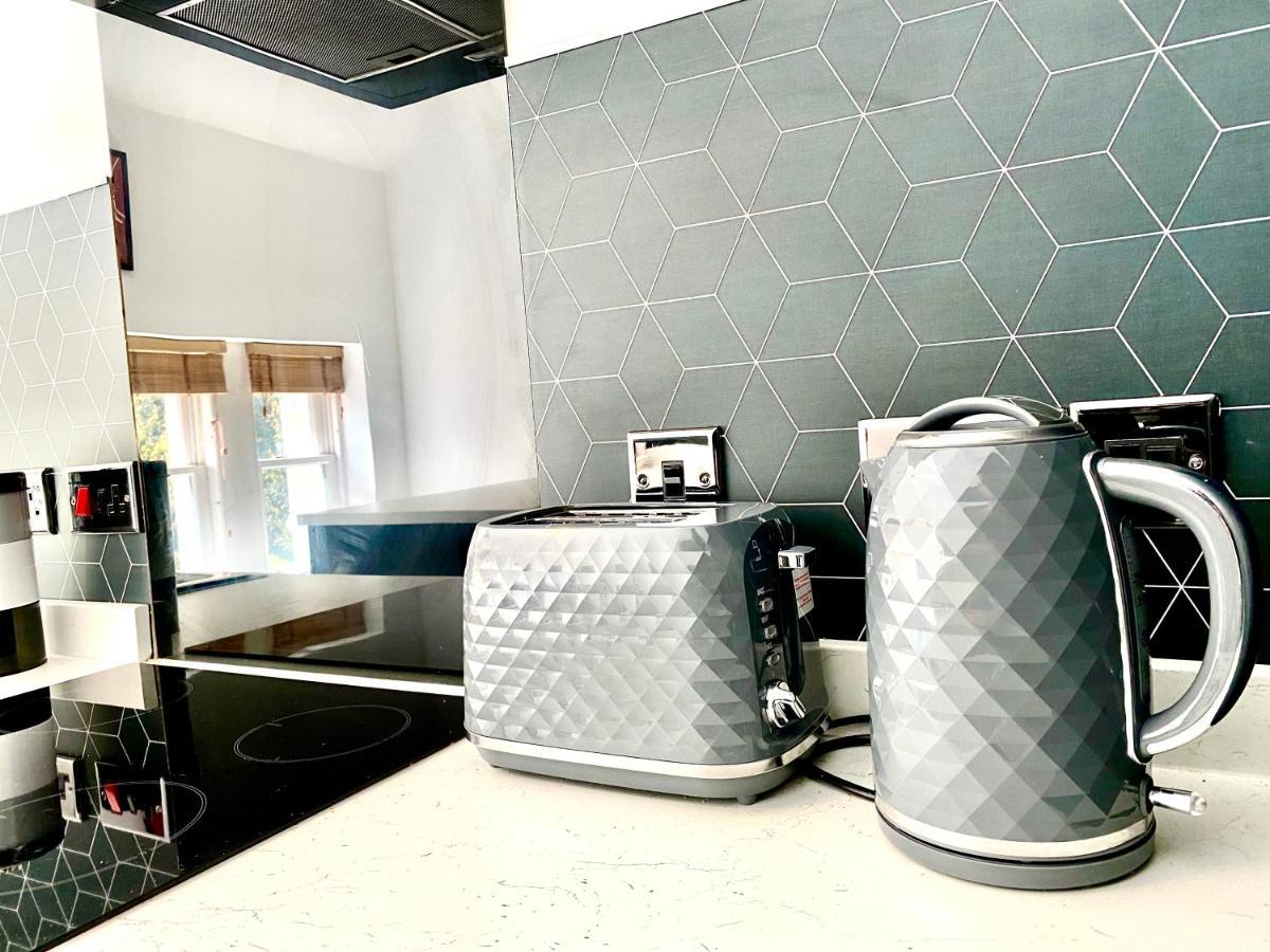 Serviced Accommodation Moray - Lesmurdie House 엘긴 외부 사진